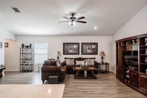 House in Winter Haven, Florida 3 bedrooms, 144.28 sq.m. № 2111085 - photo 20