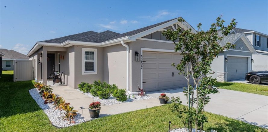 House in Winter Haven, Florida 3 bedrooms, 144.28 sq.m. № 2111085