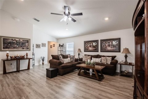 House in Winter Haven, Florida 3 bedrooms, 144.28 sq.m. № 2111085 - photo 28