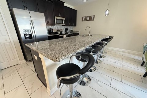Townhouse in Davenport, Florida 4 bedrooms, 176.7 sq.m. № 2103912 - photo 10