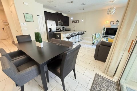 Townhouse in Davenport, Florida 4 bedrooms, 176.7 sq.m. № 2103912 - photo 9