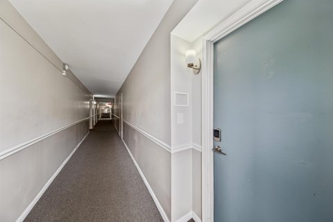 Купить кондоминиум в Уилтон-Мэнорс, Флорида 3 комнаты, 109.62м2, № 2189758 - фото 23