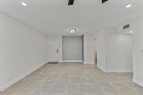 Купить кондоминиум в Уилтон-Мэнорс, Флорида 3 комнаты, 109.62м2, № 2189758 - фото 18