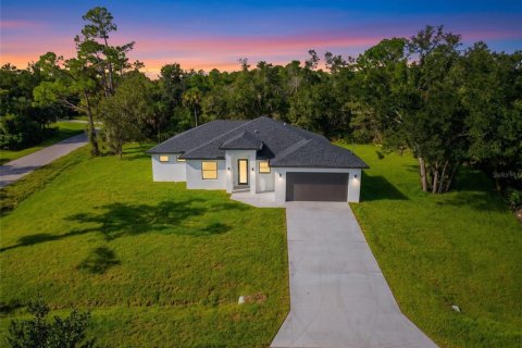 Casa en Port Charlotte, Florida 3 dormitorios, 166.85 m2 № 2368990