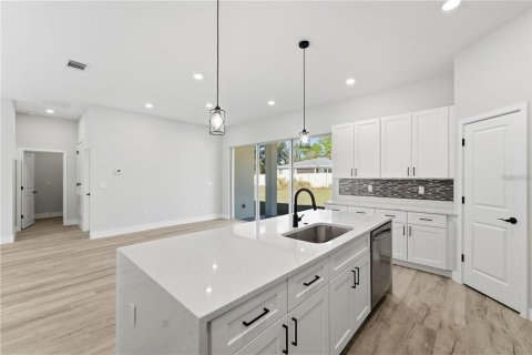 House in Ocala, Florida 4 bedrooms, 167.41 sq.m. № 2233084 - photo 9