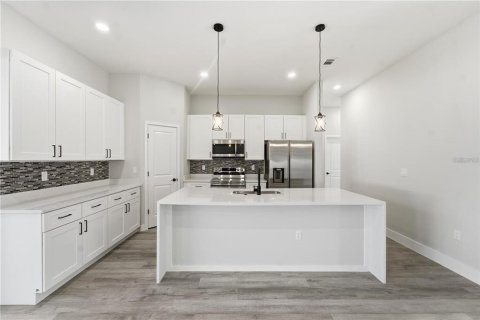House in Ocala, Florida 4 bedrooms, 167.41 sq.m. № 2233084 - photo 8