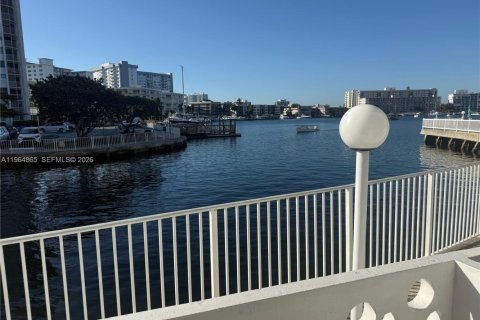 Купить кондоминиум в Халландейл-Бич, Флорида 1 спальня, 65.03м2, № 2026996 - фото 2