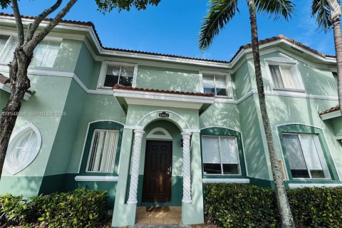 Купить таунхаус в Хомстед, Флорида 3 спальни, 120.96м2, № 2004515 - фото 1