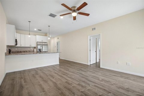 Commercial property in Port Charlotte, Florida 214.42 sq.m. № 2098347 - photo 4
