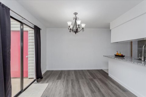 Adosado en venta en Ocala, Florida, 2 dormitorios, 115.48 m2 № 2102256 - foto 9