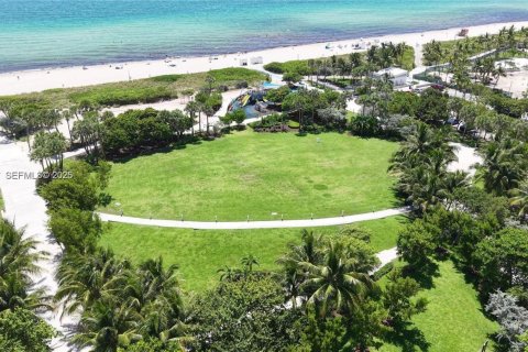 Copropriété à vendre à Miami Beach, Floride: 2 chambres, 100.89 m2 № 1996856 - photo 9