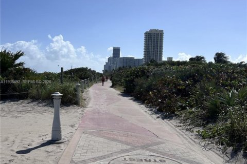 Copropriété à vendre à Miami Beach, Floride: 2 chambres, 100.89 m2 № 1996856 - photo 3