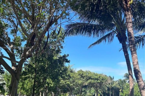 Copropriété à vendre à Miami Beach, Floride: 2 chambres, 100.89 m2 № 1996856 - photo 2