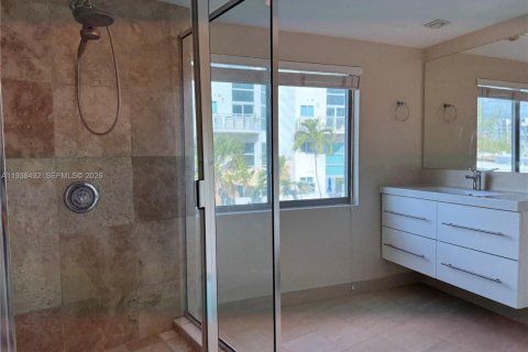 Copropriété à vendre à Miami Beach, Floride: 2 chambres, 100.89 m2 № 1996856 - photo 22