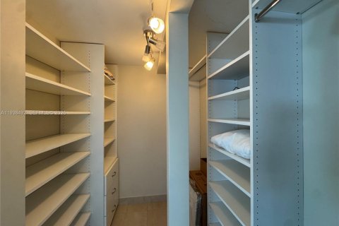 Copropriété à vendre à Miami Beach, Floride: 2 chambres, 100.89 m2 № 1996856 - photo 25