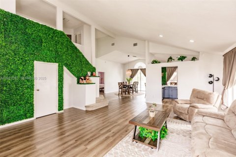 Villa ou maison à vendre à Kissimmee, Floride: 4 chambres, 207.17 m2 № 1990511 - photo 16