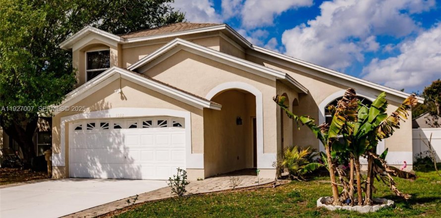 Villa ou maison à Kissimmee, Floride 4 chambres, 207.17 m2 № 1990511