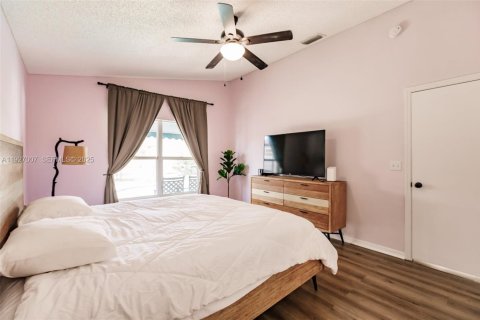 Villa ou maison à vendre à Kissimmee, Floride: 4 chambres, 207.17 m2 № 1990511 - photo 25