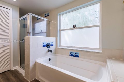 Villa ou maison à vendre à Kissimmee, Floride: 4 chambres, 207.17 m2 № 1990511 - photo 28