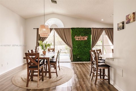 Villa ou maison à vendre à Kissimmee, Floride: 4 chambres, 207.17 m2 № 1990511 - photo 10