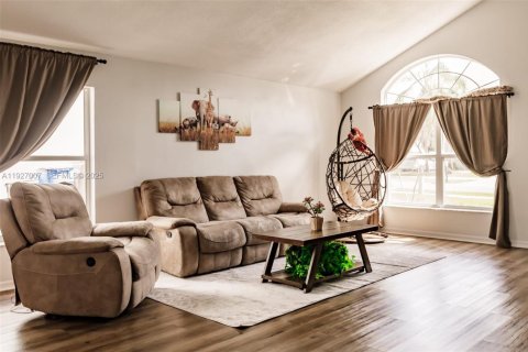 Villa ou maison à vendre à Kissimmee, Floride: 4 chambres, 207.17 m2 № 1990511 - photo 9