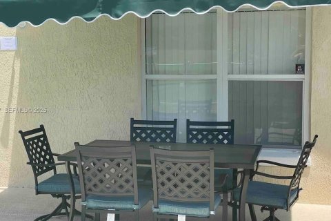 Villa ou maison à vendre à Kissimmee, Floride: 4 chambres, 207.17 m2 № 1990511 - photo 22