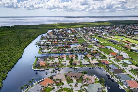 House in Punta Gorda, Florida 4 bedrooms, 234.58 sq.m. № 1810402 - photo 2