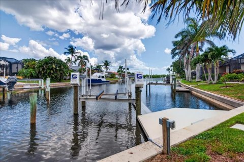 House in Punta Gorda, Florida 4 bedrooms, 234.58 sq.m. № 1810402 - photo 15