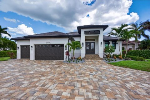 House in Punta Gorda, Florida 4 bedrooms, 234.58 sq.m. № 1810402 - photo 1