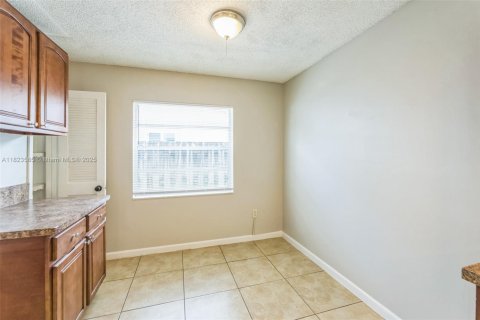House in Boca Raton, Florida 3 bedrooms, 145.02 sq.m. № 1790619 - photo 15