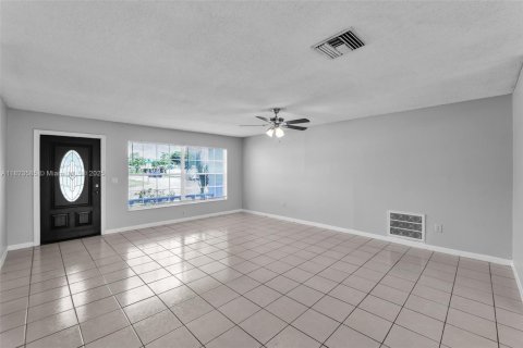 House in Boca Raton, Florida 3 bedrooms, 145.02 sq.m. № 1790619 - photo 10