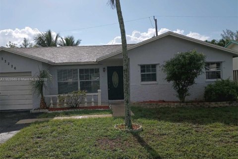 House in Boca Raton, Florida 3 bedrooms, 145.02 sq.m. № 1790619 - photo 1