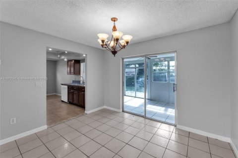 House in Boca Raton, Florida 3 bedrooms, 145.02 sq.m. № 1790619 - photo 11