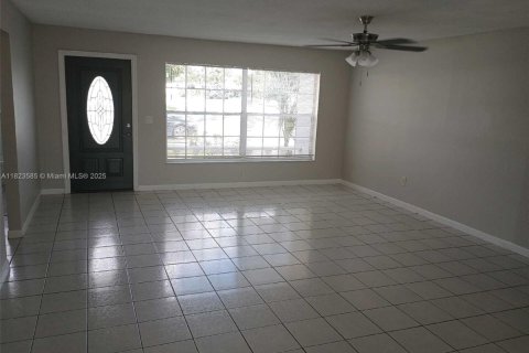 House in Boca Raton, Florida 3 bedrooms, 145.02 sq.m. № 1790619 - photo 2