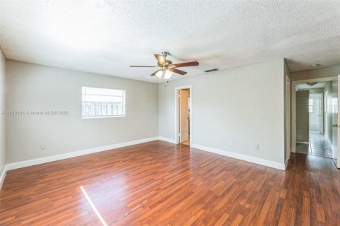 House in Boca Raton, Florida 3 bedrooms, 145.02 sq.m. № 1790619 - photo 28