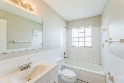 House in Boca Raton, Florida 3 bedrooms, 145.02 sq.m. № 1790619 - photo 16