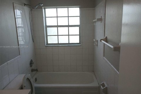 House in Boca Raton, Florida 3 bedrooms, 145.02 sq.m. № 1790619 - photo 8