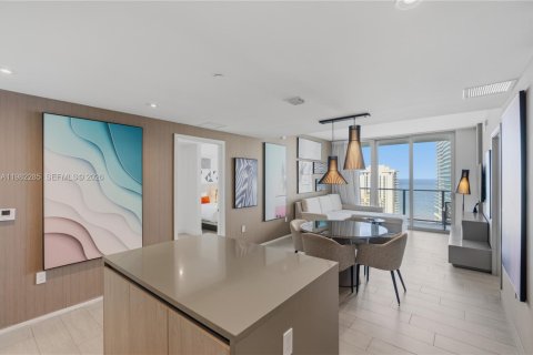 Condominio en venta en Hollywood, Florida, 2 dormitorios, 96.99 m2 № 2090366 - foto 3