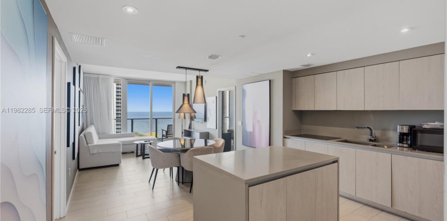 Condominio en Hollywood, Florida, 2 dormitorios  № 2090366