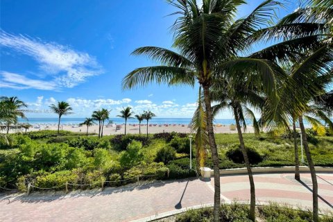 Condo in Miami Beach, Florida, 2 bedrooms  № 1845500 - photo 14