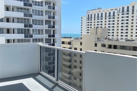 Condo in Miami Beach, Florida, 2 bedrooms  № 1845500 - photo 27