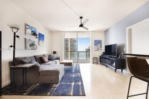 Condominio en venta en Miami, Florida, 1 dormitorio, 89.46 m2 № 2032261 - foto 3