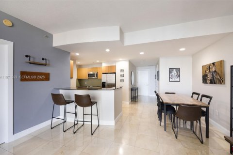 Condominio en venta en Miami, Florida, 1 dormitorio, 89.46 m2 № 2032261 - foto 12
