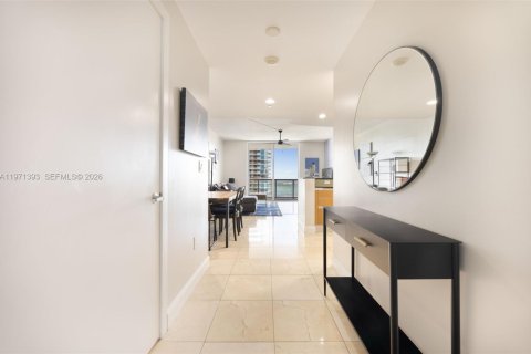 Condominio en venta en Miami, Florida, 1 dormitorio, 89.46 m2 № 2032261 - foto 8