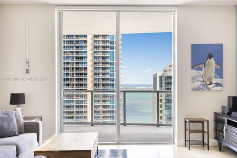Condominio en Miami, Florida, 1 dormitorio  № 2032261