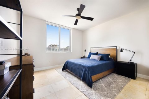 Condominio en venta en Miami, Florida, 1 dormitorio, 89.46 m2 № 2032261 - foto 13