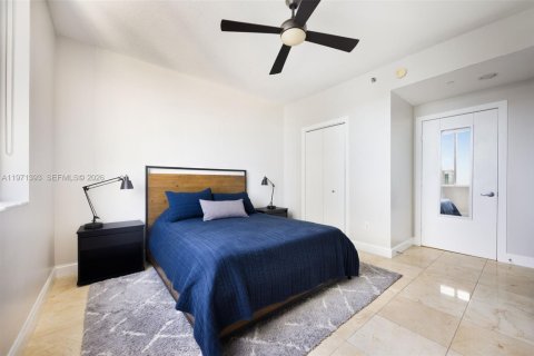 Condominio en venta en Miami, Florida, 1 dormitorio, 89.46 m2 № 2032261 - foto 14