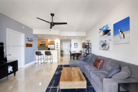 Condominio en venta en Miami, Florida, 1 dormitorio, 89.46 m2 № 2032261 - foto 10