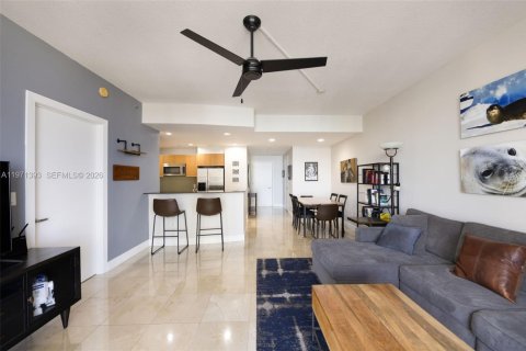 Condominio en venta en Miami, Florida, 1 dormitorio, 89.46 m2 № 2032261 - foto 9
