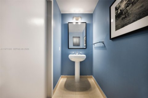 Condominio en venta en Miami, Florida, 1 dormitorio, 89.46 m2 № 2032261 - foto 15